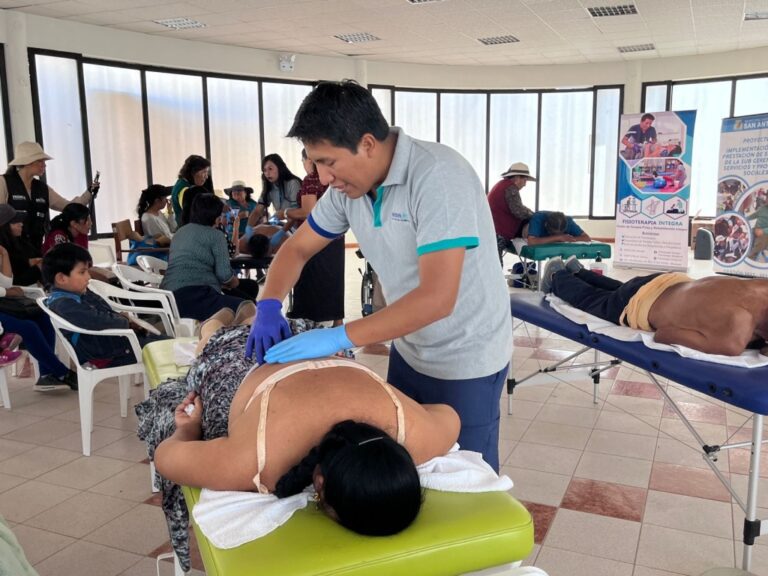 Realizan taller de rehabilitación física dirigido a adultos mayores 