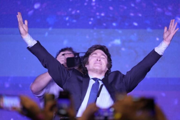 Milei arrasa en las elecciones argentinas y se convierte en el nuevo presidente