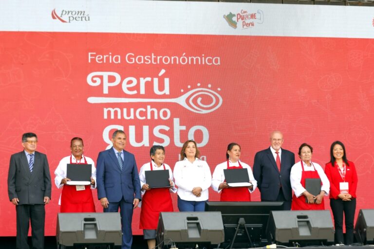 La Benita y La Lucila recibieron condecoración “Picanteras de Antaño”