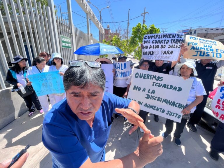 Personal técnico del MINSA realizan marcha exigiendo aumento salarial