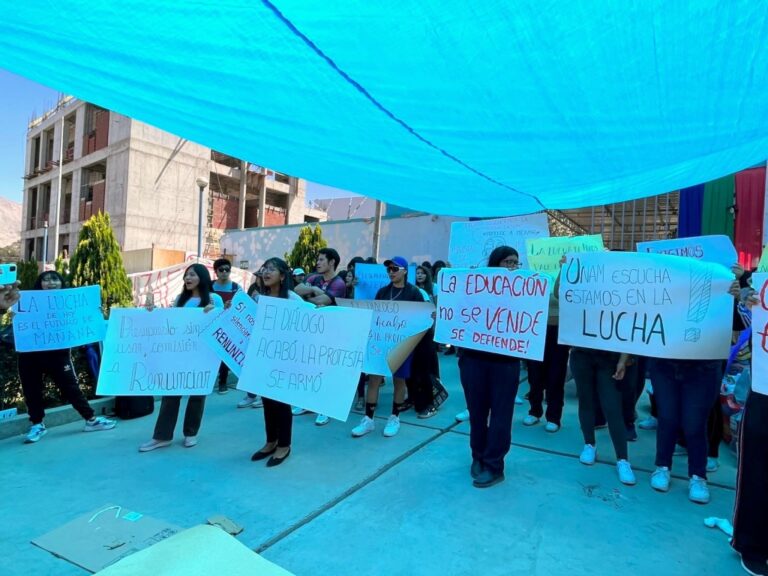 Estudiantes de la UNAM acatan segundo día de huelga exigiendo renuncia de la Comisión Organizadora