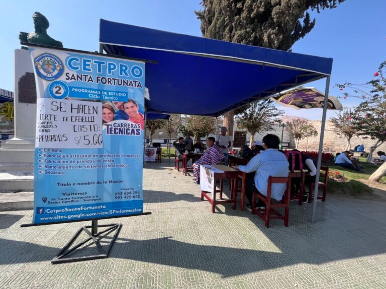Estudiantes del CETPRO Santa Fortunata realizan expo-venta
