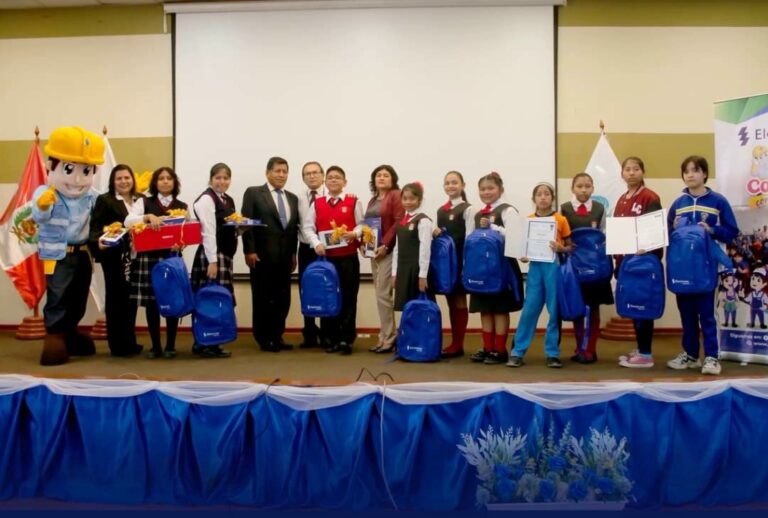 Electrosur premió a ganadores del III Concurso de dibujo y pintura en Tacna, Moquegua e Ilo