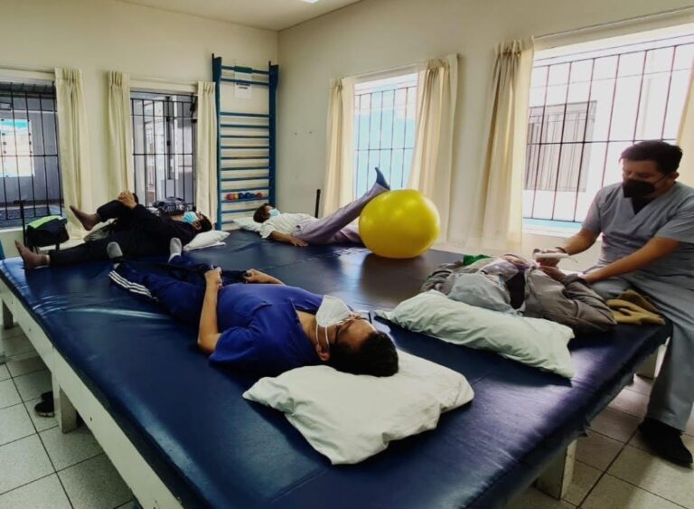 Inician sesiones para terapia física y rehabilitación en el hospital de Alto Inclán