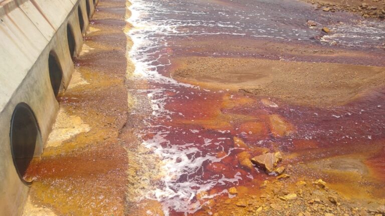 Denuncian que nuevamente minera Tucari vertió aguas contaminadas al río Margaritani