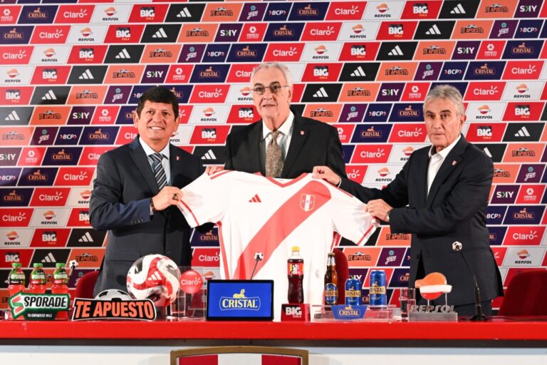 Jorge Fossati fue presentado como nuevo entrenador de la Selección Peruana