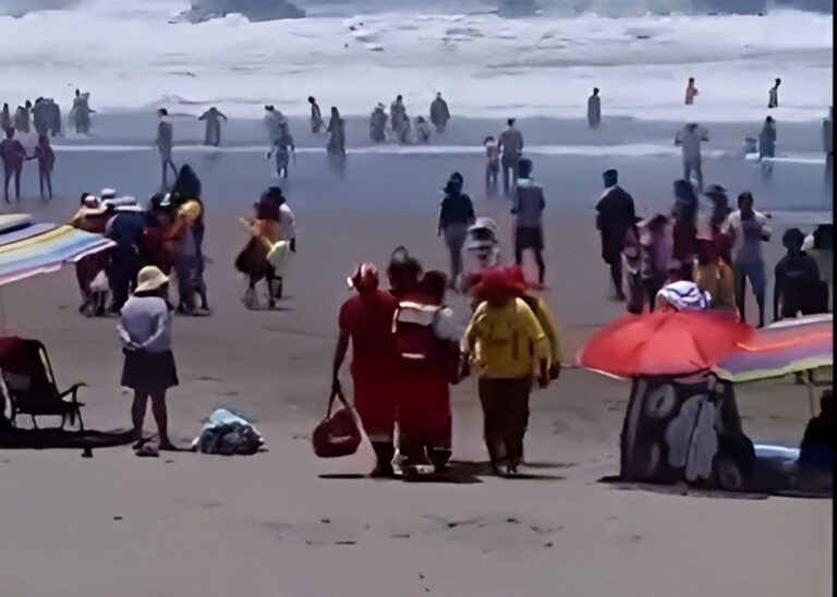 Mujer cae de roca en la Primera Playa de Mollendo