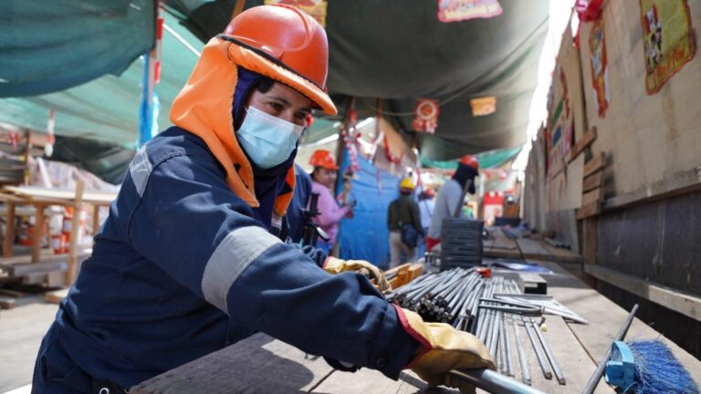 Gobiernos locales y Región con menos dinero para obras en el 2024