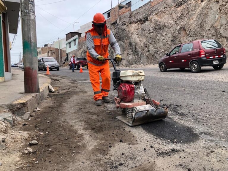 Esta semana reinician trabajos de parchado de calles en Mollendo