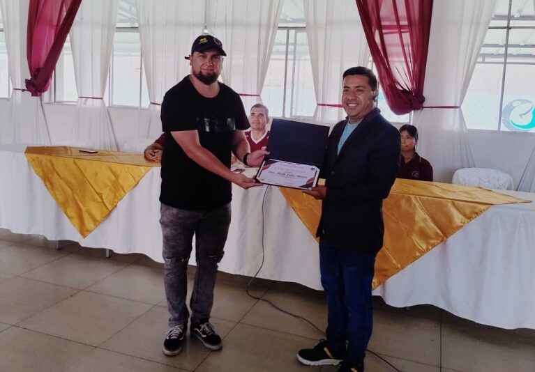 Presidente de pueblo joven Alto Inclán recibió reconocimiento en Tacna