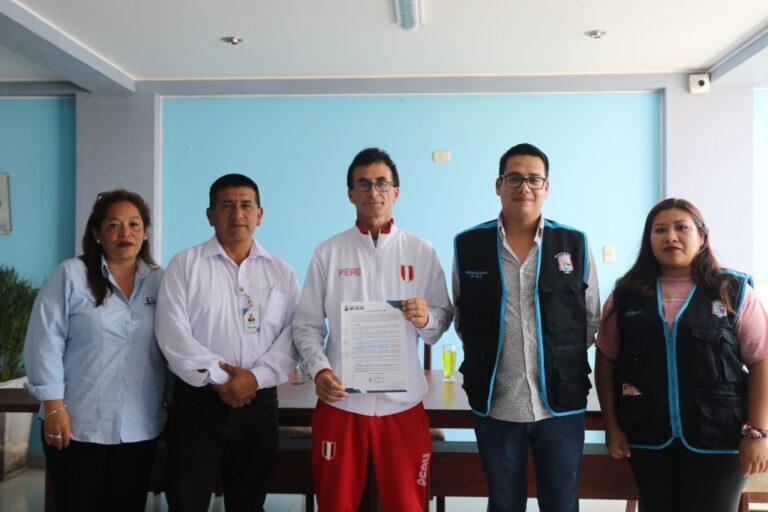 Atleta máster Juan Medina recibió reconocimiento del municipio distrital de Islay