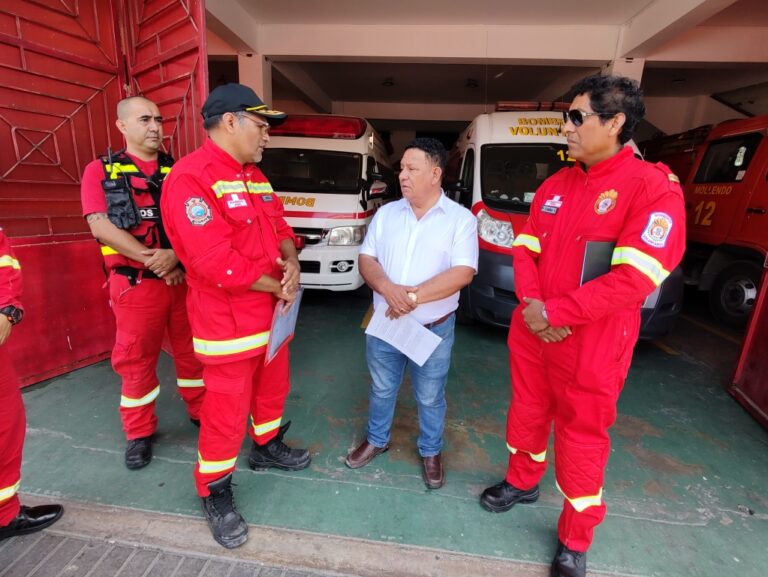 Congresista Medina gestionará apoyo para nuevo local de bomberos de Mollendo