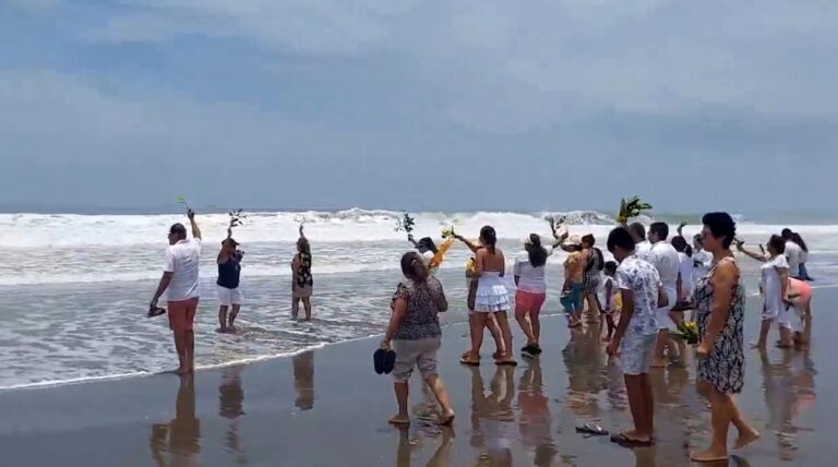 Celebraron aniversario de playa El Conto de La Curva
