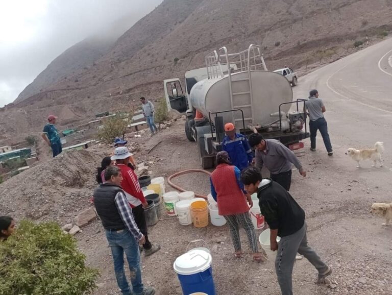 EPS Moquegua entregó agua potable a 270 familias afectadas por lluvias y huaicos en Yacango