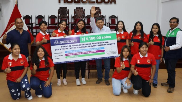 Municipio de Mariscal Nieto entrega aporte económico a equipo de futbol femenino