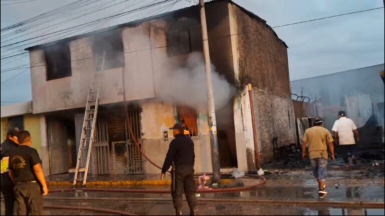 Incendio arrasa con tres viviendas en Punta de Bombón
