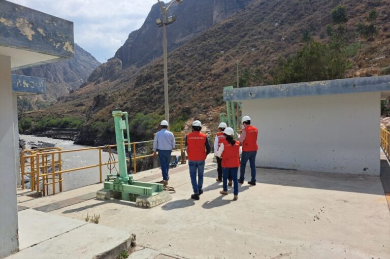 Contraloría inspecciona restablecimiento de agua en Arequipa