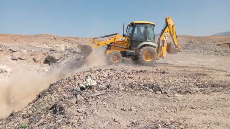 Limpian desechos orgánicos al ingreso de la caleta La Sorda en Islay-Matarani