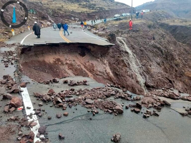 Torata: Carretera queda completamente destruida en el sector El Toro