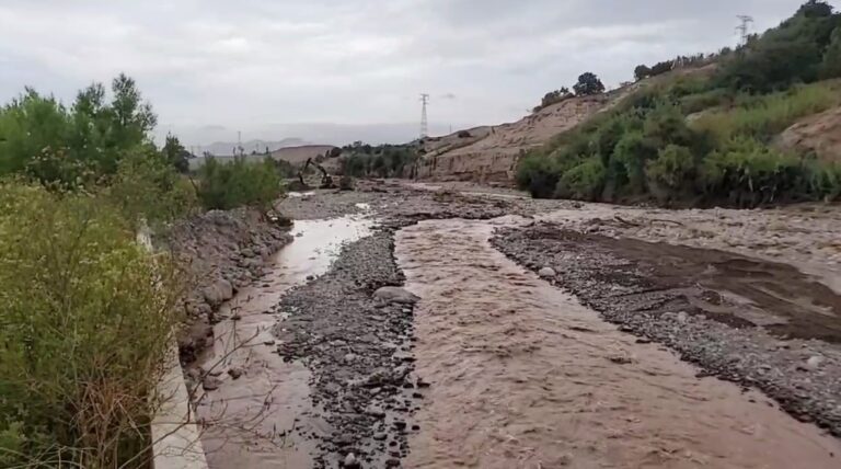 Municipio de San Antonio informa que ha destinado maquinaria para el encauce del río