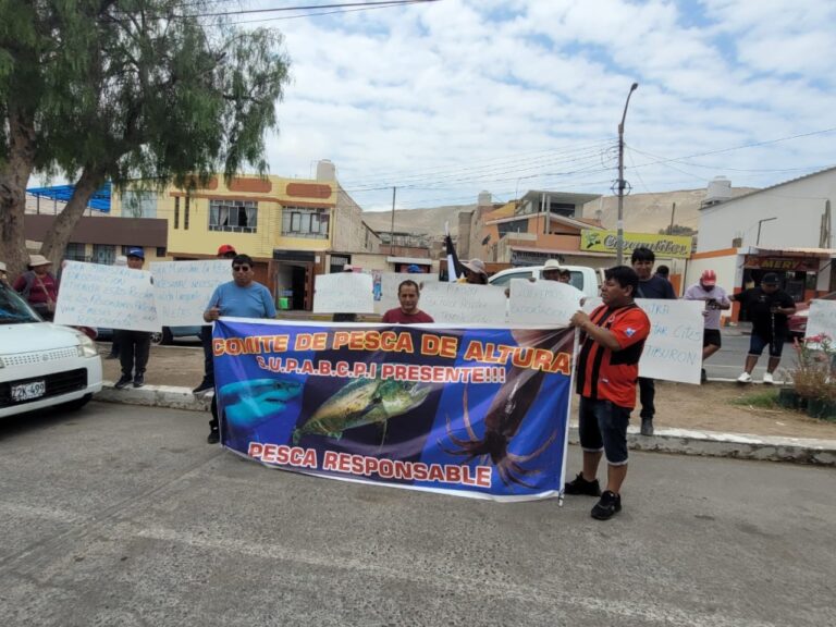 Pescadores protestan por recorte de pesca de perico y por negarles la exportación de aletas de tiburón