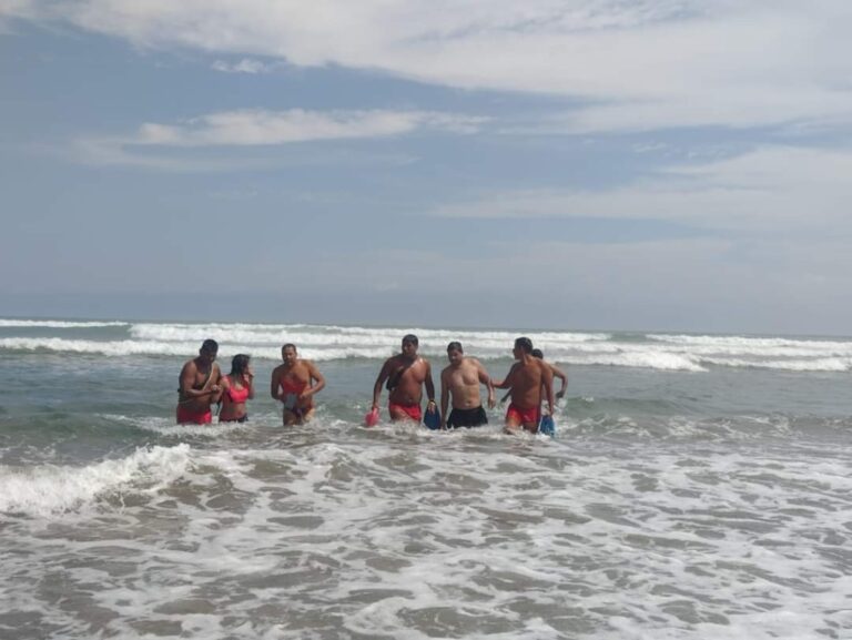 Diecisiete personas fueron salvadas de morir ahogadas en playa Pozo de Lisas el fin de semana