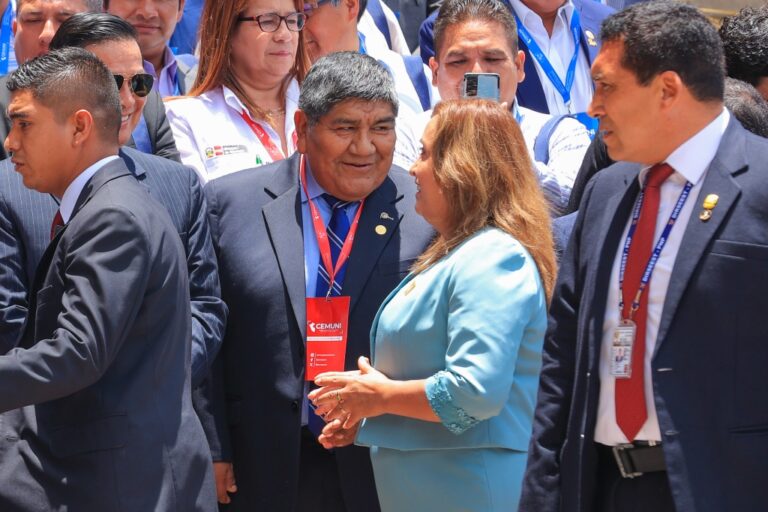 Rómulo, Dina y Tía María