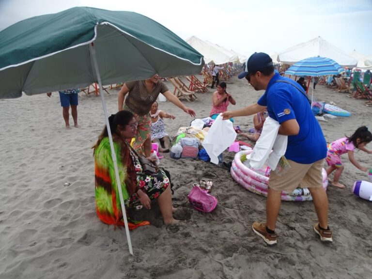 Rotary Club “Puerto Bravo” concientizó sobre limpieza en playas de Mollendo