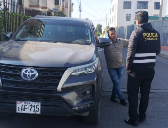 Chofer de la gobernadora regional fue intervenido por el presunto uso indebido de vehículo oficial
