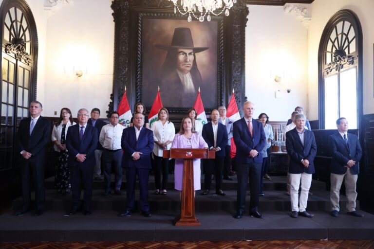 Caso Rolex: presidenta Boluarte denuncia «ataque sistemático» y pide “defender la democracia”