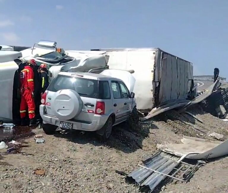 Accidente en la vía Mejía-Mollendo deja cinco heridos