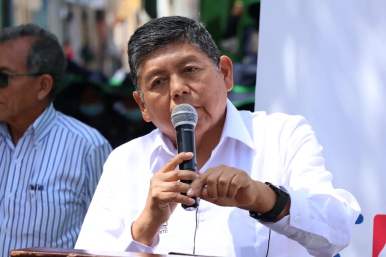 Alcalde de Mariscal Nieto se compromete a entregar mil títulos de propiedad adicionales este año