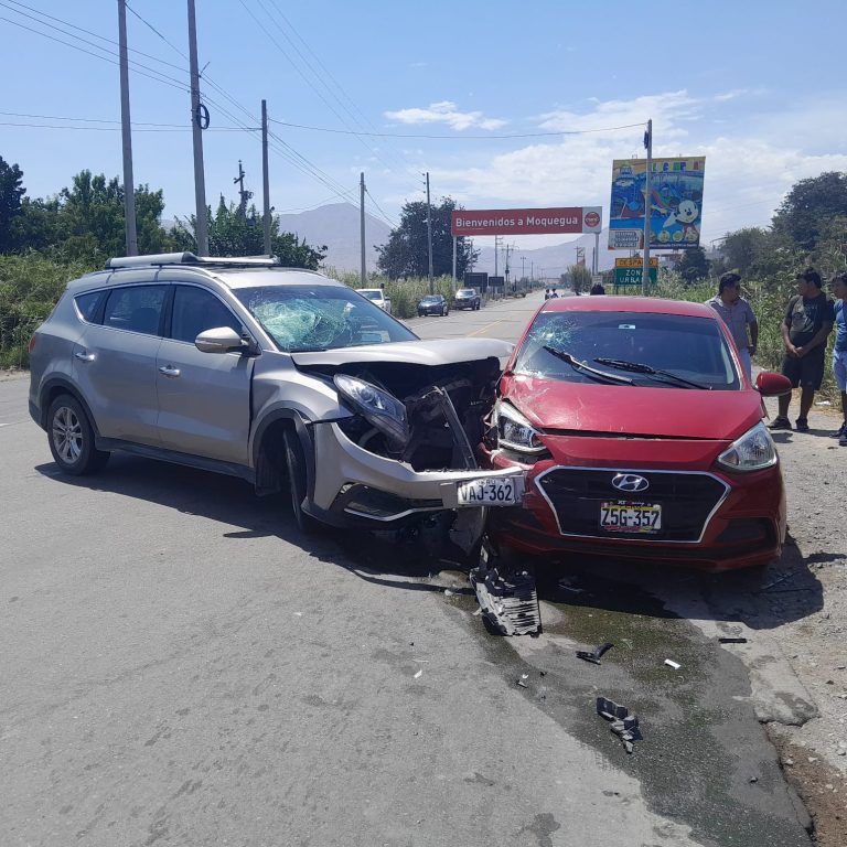 Accidente de tránsito en la Panamericana Sur deja daños materiales