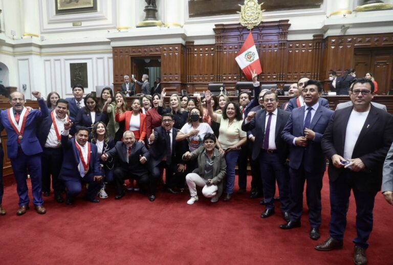 Congresistas se suben de 7 mil a 11 mil soles mensuales ‘bono’ por función parlamentaria