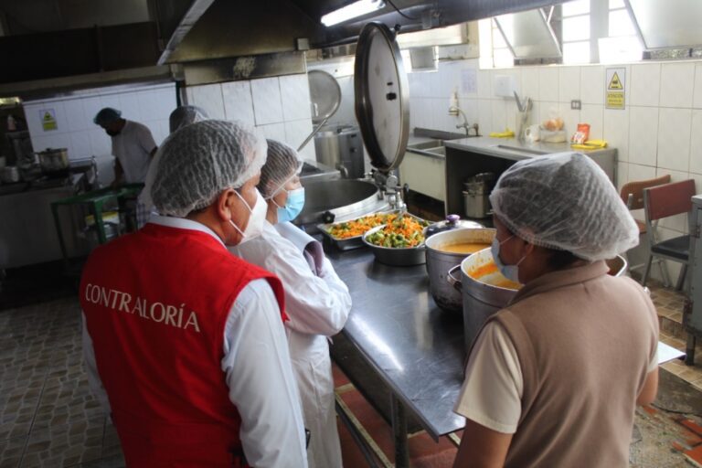 Hallan cucarachas en cocina del hospital Honorio Delgado de Arequipa