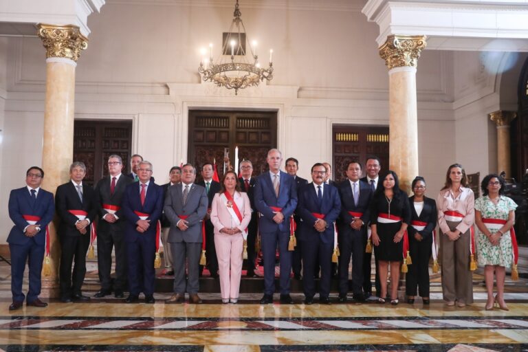 Cambios en el gabinete Adrianzén: juraron seis nuevos ministros