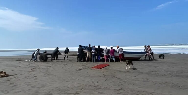 Desaparece pescador de embarcación en playa “Los Cerrillos”