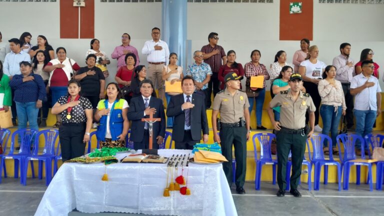 Juramentan integrantes de la Policía Escolar, Municipio Escolar y el BAPES 2024 en la I.E. Vitaliano Becerra Herrera