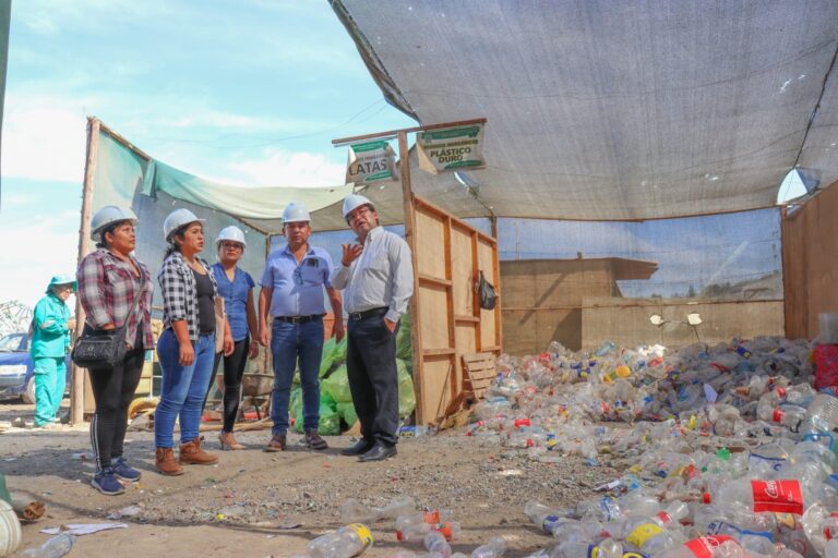 Explican tratamiento de planta de compostaje en Deán Valdivia