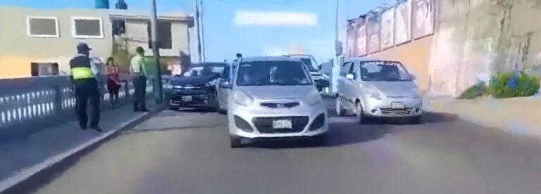 Triple choque por alcance se registró a espaldas del colegio Deán Valdivia 