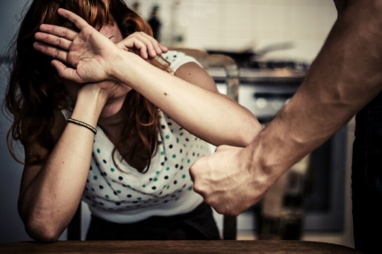 Fiscal es destituido por haber cometido delito de violencia familiar