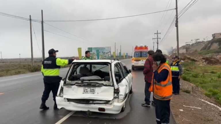 Costanera Mejía-Mollendo: cisterna de combustible choca por alcance a un auto particular 