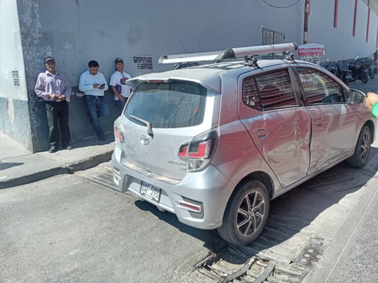 Motociclista resultó herido después de colisionar con un vehículo en la Avenida Balta