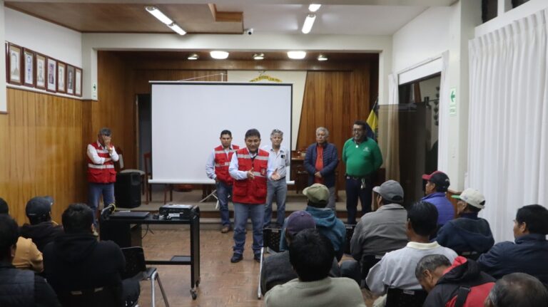 Mototaxistas de Punta de Bombón reciben charlas sobre licencias de conducir