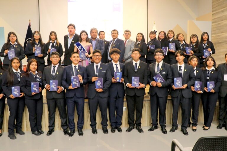 Ceremonia de Imposición de Códigos a estudiantes de derecho en Ilo