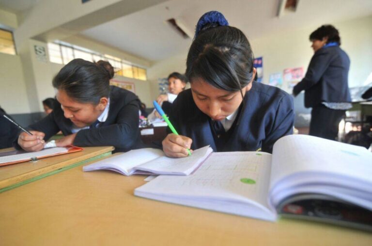Disponen retraso en el horario de ingreso a los colegios por temperaturas bajas 