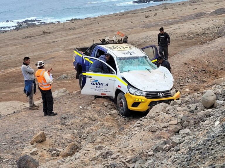 Un herido tras volcadura de camioneta en la Costanera Norte