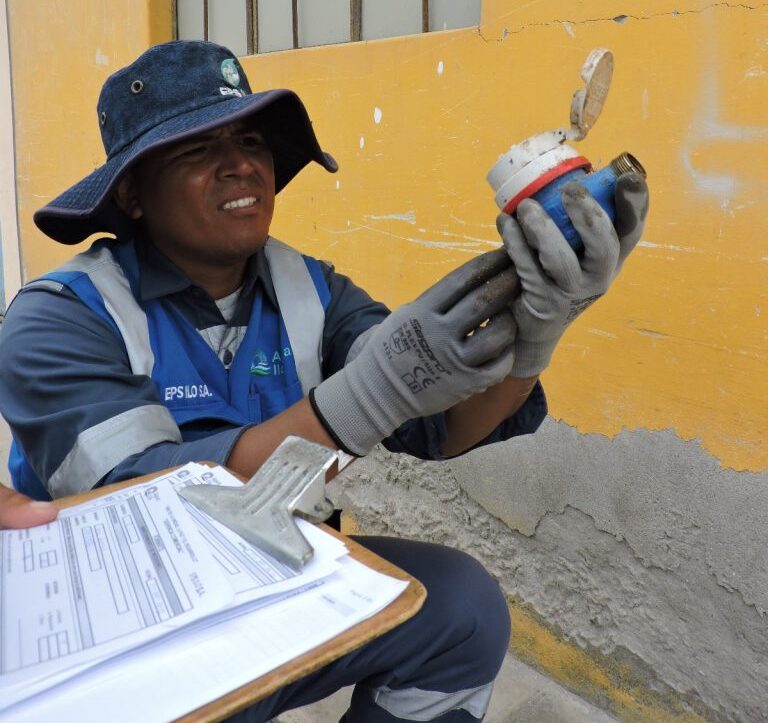 EPS Ilo realiza campaña para garantizar operatividad de medidores de agua potable