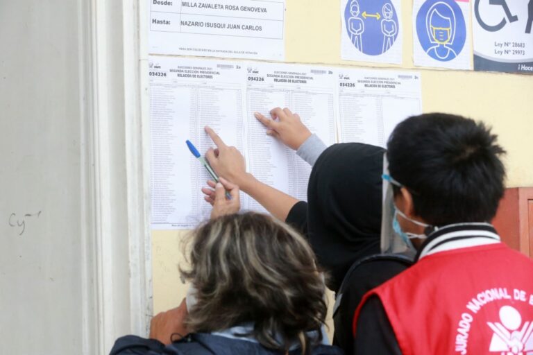 ¿Cuál es la característica más importante de la democracia para los moqueguanos?