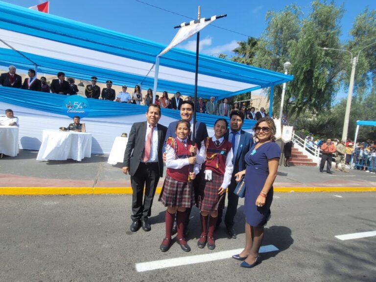 Ganadores de gallardetes; I.E. Américo Garibaldi en primaria y Daniel Becerra en secundaria